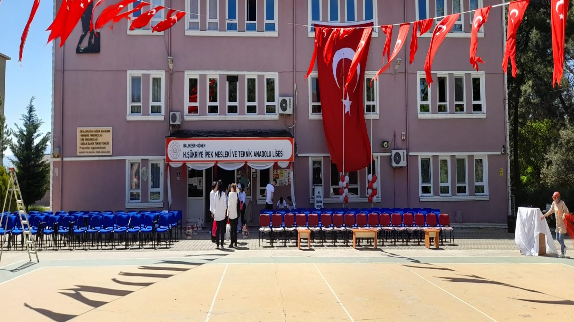 Gönen H. Sükriye İpek Mesleki ve Teknik Anadolu Lisesi Fotoğrafı